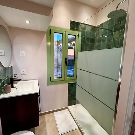 Cozy Riviera Getaway نيس